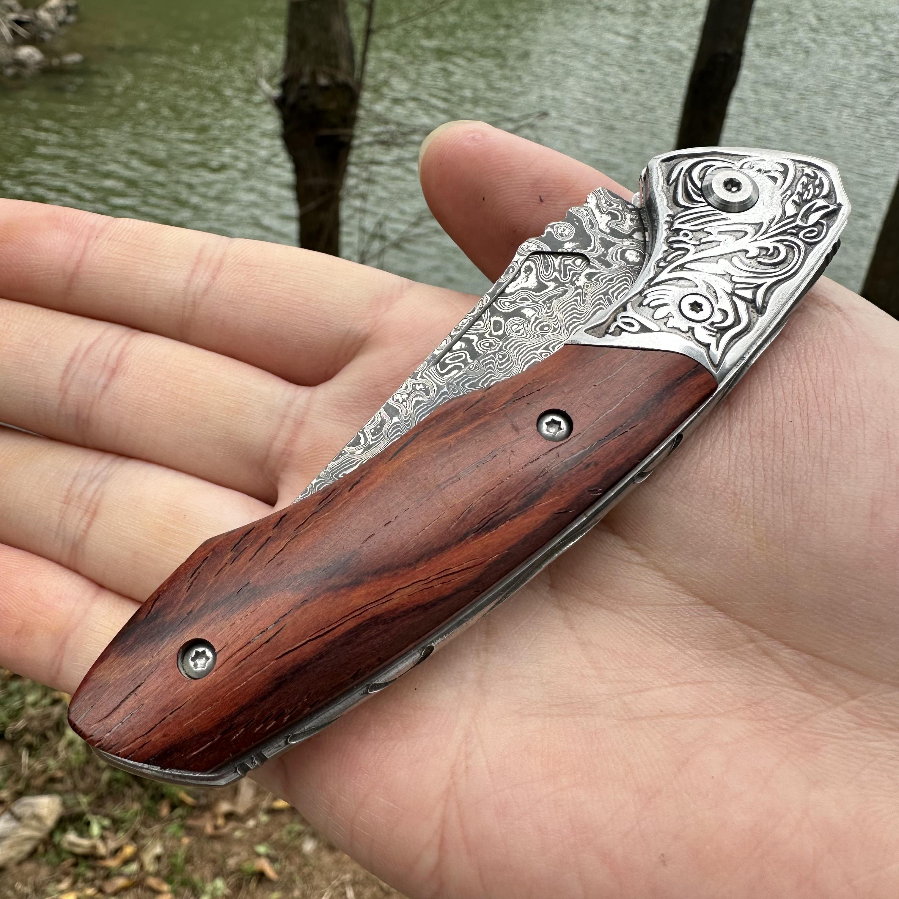 RJ14 Damascus Blade Sandalwood Handle Pocket Knife